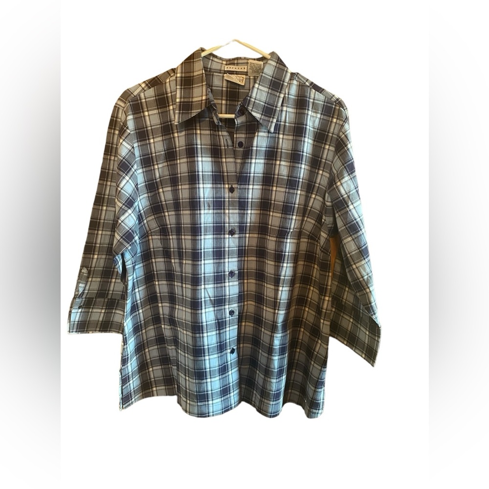 Women’s Carolina colors plus blue and white plaid mid sleeve length size 16‎